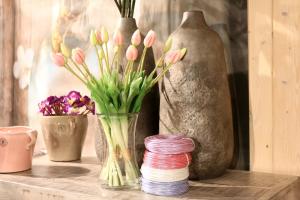 Gummierte Tulpe trifft Draht in Pastell
